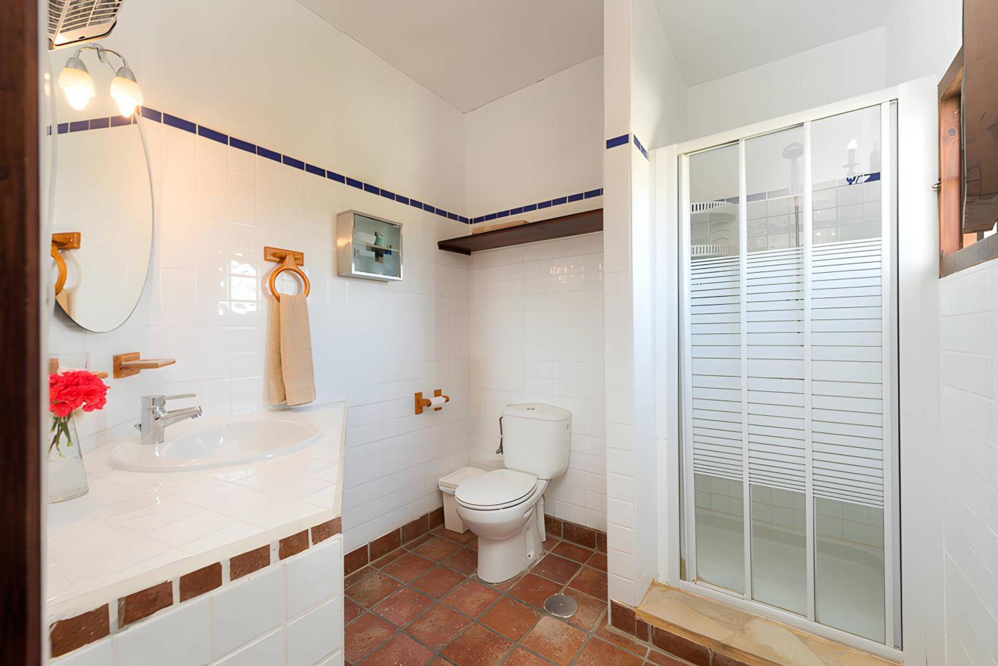 Castle Tower Apartment In Rural Holiday Park 'Bernard' Tolox Exteriér fotografie